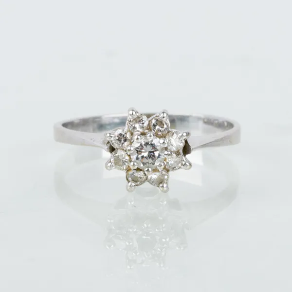 RING, 18k vitguld, carmosémodell, med briljantslipade diamanter tot 0.26 ct