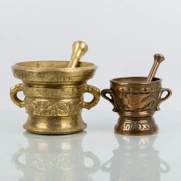 Refuserad pga nytillverkade kopior - MORTLAR, 2 st, med stöt, malm, 1700-/1800-tal