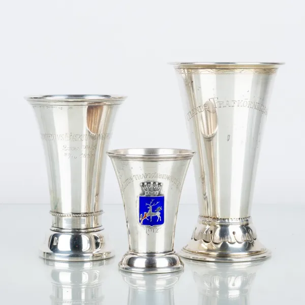 VASER/BÄGARE, 3 st, silver, bla K Andersson 1920