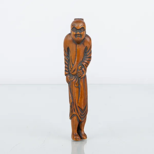 BÄLTESSPÄNNE/NETSUKE, skuret trä, Japan, Edo, sannolikt 1700-/1800-tal