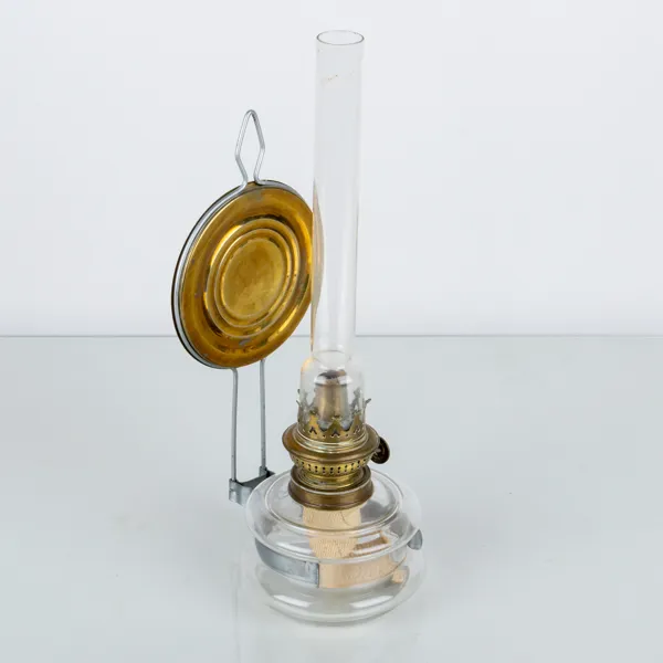 VÄGGFOTOGENLAMPA, allmoge, glas och mässing, 1800-/1900-tal