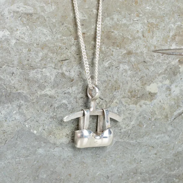 HÄNGE MED HALSKEDJA, sterlingsilver, Falun 2012
