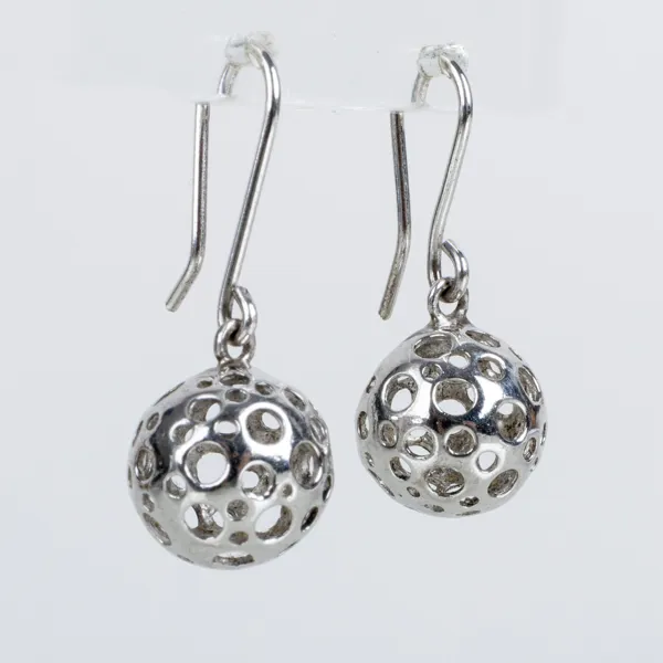 LIISA VITALI (1918-1987), 1 par örhängen, sterlingsilver, "Leppäkerttu", Finland
