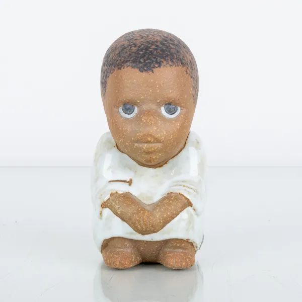 LISA LARSON, figur, stengods, "Syd", ur serien "All världens barn", Gustavsberg