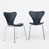 ARNE JACOBSEN, 1 par, stolar, "Sjuan", för Fritz Hansen, tillverkade 2019