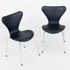 ARNE JACOBSEN, 1 par, stolar, "Sjuan", för Fritz Hansen, tillverkade 2019