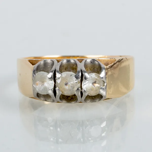 RING, 18k guld, med tre vita stenar