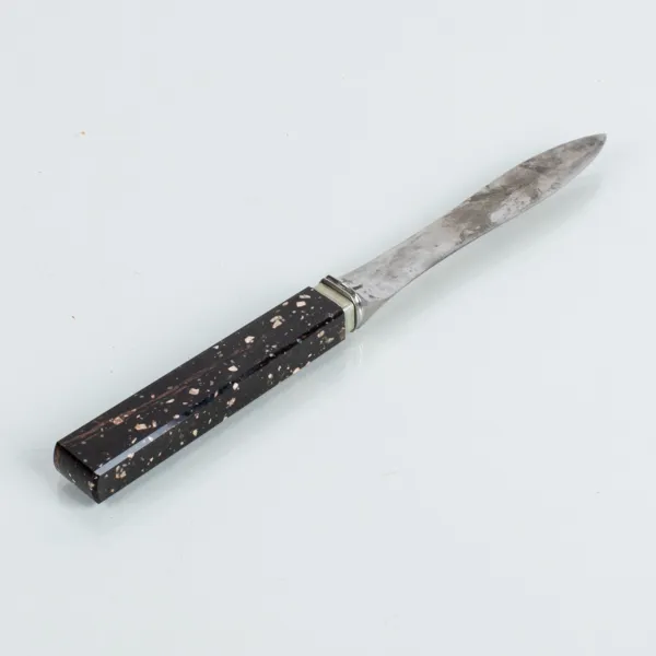 BREVKNIV, porfyr och stål, 1900-tal