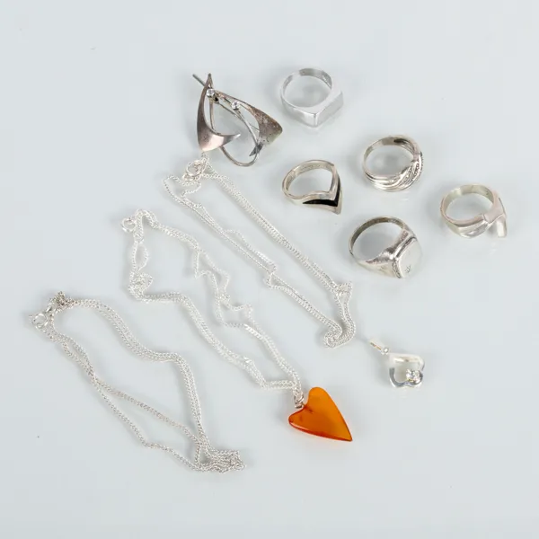 SAMLING SILVERSMYCKEN, bla ringar och halskedjor, 1900-/2000-tal