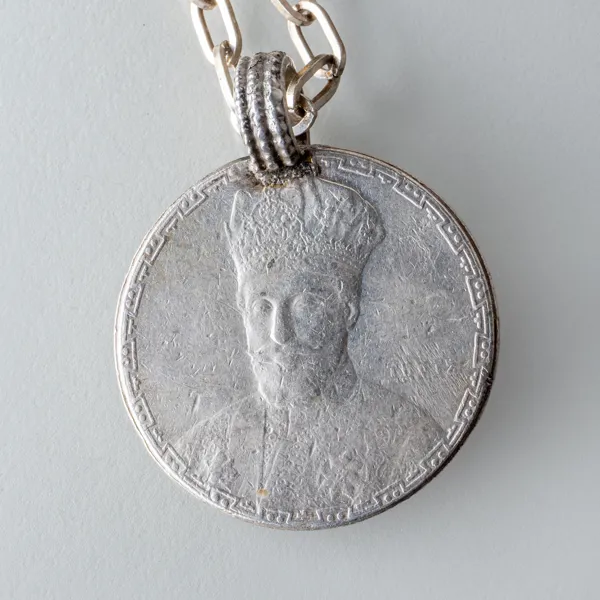 HALSKEDJA MED HÄNGE, silver, Etiopisk minnesmedalj, med Haile Selassie, 1900-tal