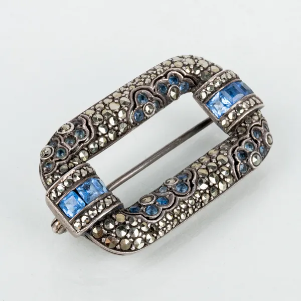 BROSCH, silver, med safirer och pyrit, sannolikt 1910-/20-tal