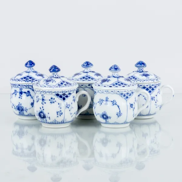 ROYAL COPENHAGEN, 5 st cremekoppar, porslin, "Musselmalet", nr 743-744, Danmark