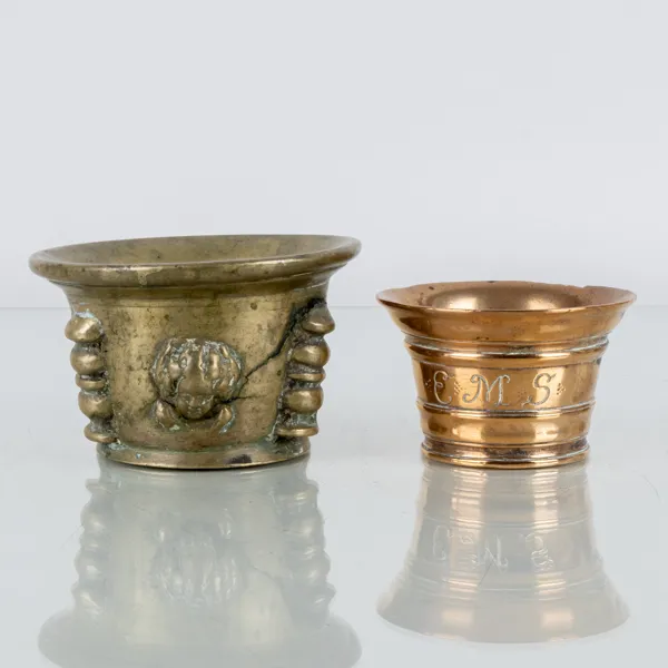 MORTLAR, 2 st, brons och malm, 1600-/1700-tal