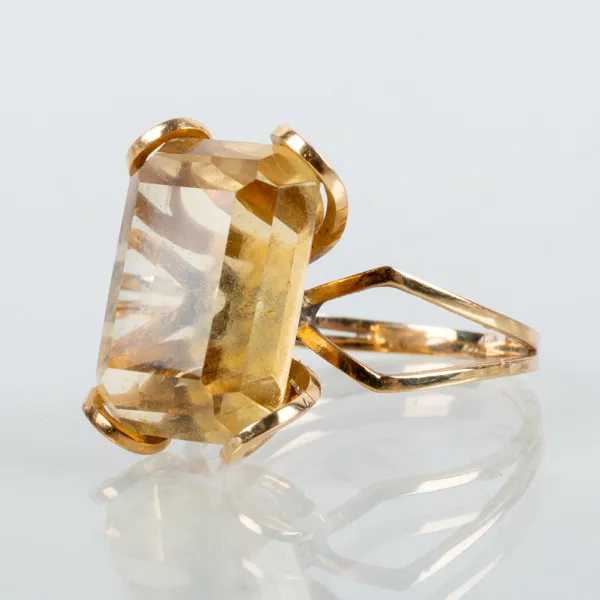 RING, 18k guld, med fasettslipad citrin, 1900-talets mitt
