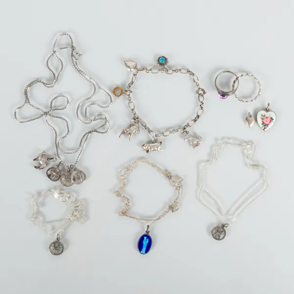 SAMLING SILVERSMYCKEN, bla med emalj, mestadels 1900-talets andra hälft 