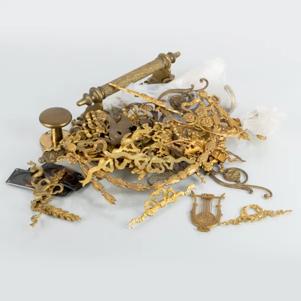 SAMLING BESLAG OCH LISTVERK, 30 st, mässing, 1800-/1900-tal