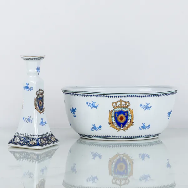 YTTERFODER OCH LJUSSTAKE, porslin, orientaliska, sannolikt sent 1900-tal