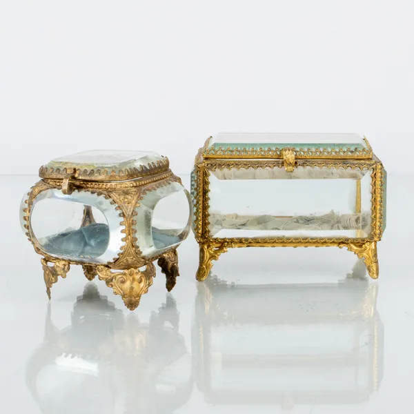 DOSOR, 2 st, glas och mässing, 1800-/1900-tal, bla från Världsutställningen i Paris år 1900
