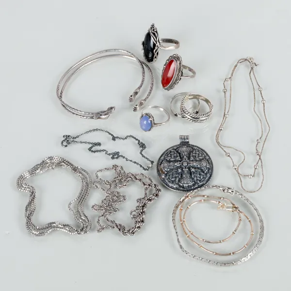 SAMLING SILVERSMYCKEN, bla collier, ringar, armband