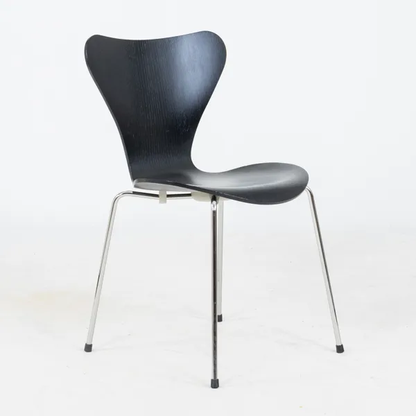 ARNE JACOBSEN, stol, "Sjuan", för Fritz Hansen, år 2010