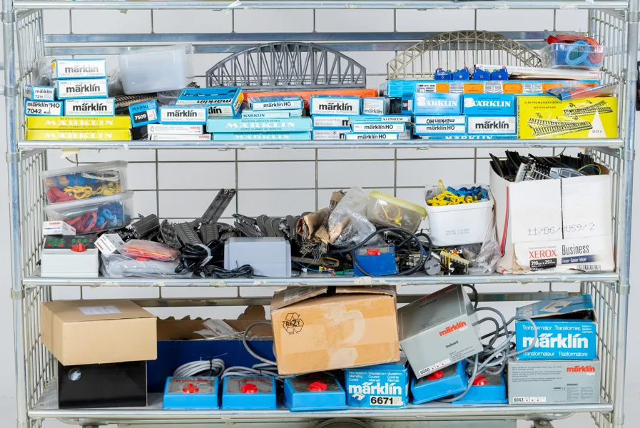 MÄRKLIN, större samling tågbanetillbehör