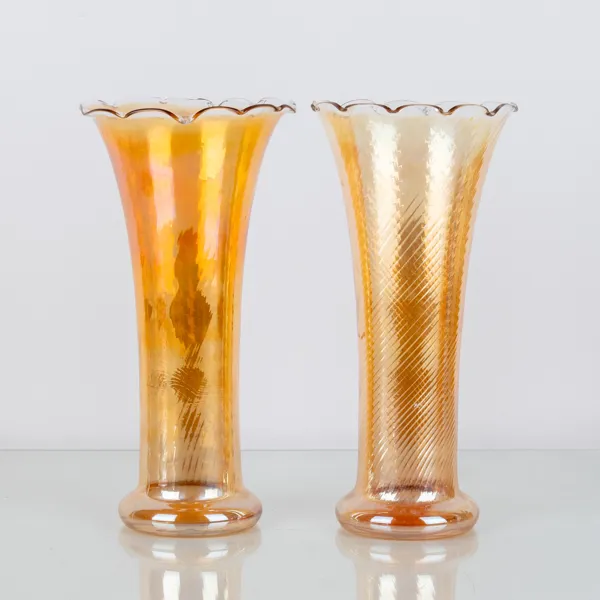 VASER, 1 par snarlika, lysterglas, 1900-talets mitt