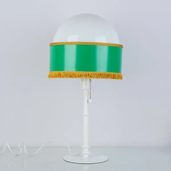 UNO KRISTIANSSON, bordslampa, vitlackerat trä, nr 1221.45, Luxus Vittsjö Bjärnum, 1960-/70-tal