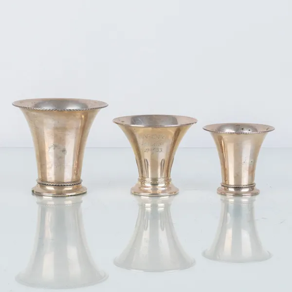 POKALER, 3 st, silver, MGAB, Uppsala 1944 och CG Hallberg, Stockholm 1932