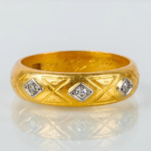 RING, 23k guld, med tre diamanter, svenska stämplar