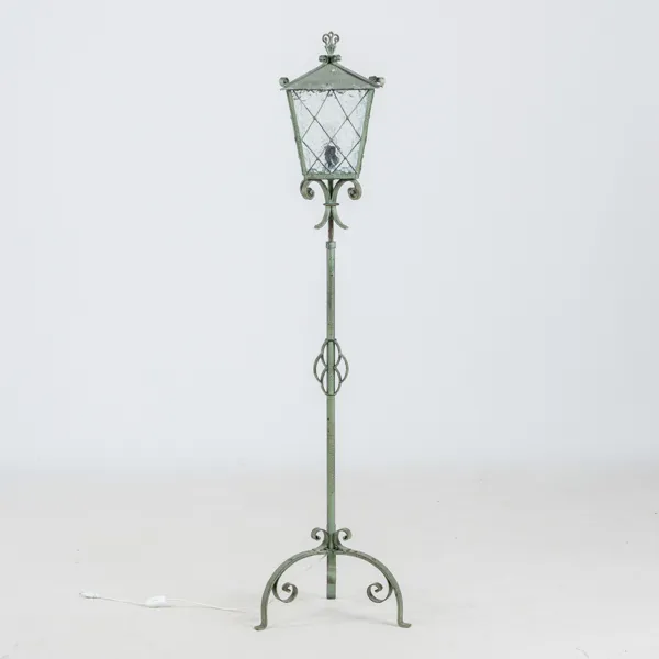 GOLVLAMPA, grönpatinerad metall, 1900-talets första hälft