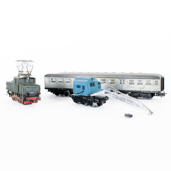 SAMLING MÄRKLIN, 3 delar, personvagn "Silver Coins", ellok "E6302", kranvagn 4611